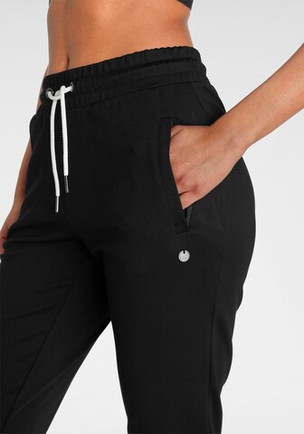 OCEAN SPORTSWEAR Tapered Workout Pants in Black