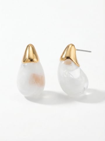 La Moda Me Oorbellen 'Rais Pearl Drop' in Wit: voorkant