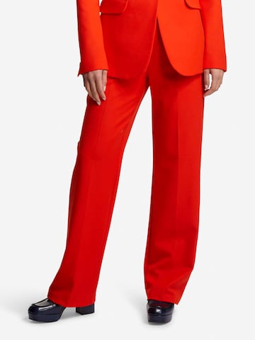 Rich & Royal Regular Trousers with creases in Red: front