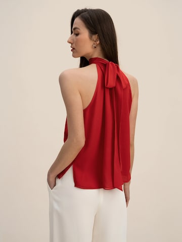 Lilysilk - Blusa 'Seidengeorgette Top mit Neckholder' en rojo