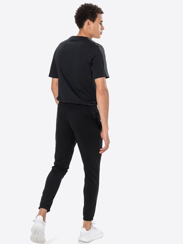 Effilé Pantalon de sport 'Essentials Tapered Elastic Cuff Logo' ADIDAS SPORTSWEAR en noir