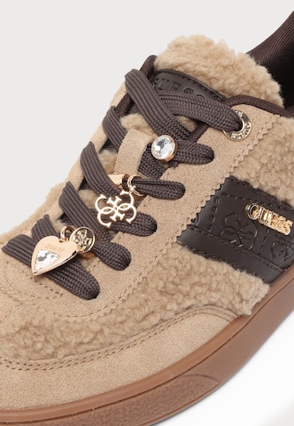 GUESS Matalavartiset tennarit 'NAOKI3' värissä beige