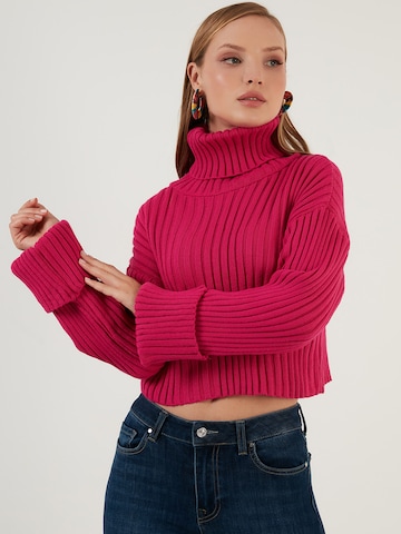 Pullover di LELA in rosa: frontale