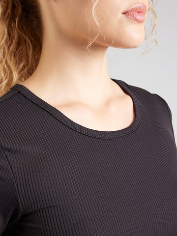 ONLY PLAY - Camiseta funcional 'ONPHOMIE' en negro