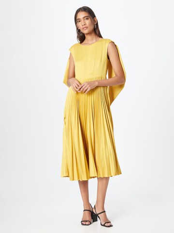 Closet London Cocktail Dress in Yellow: front