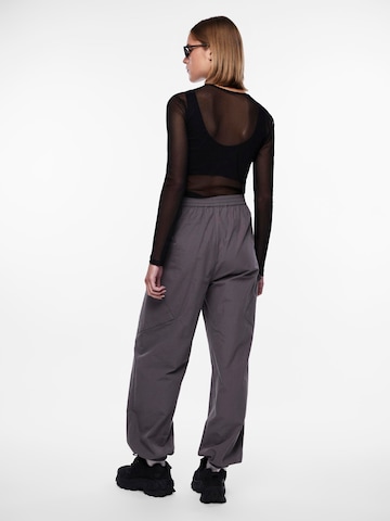 PIECES Tapered Broek 'Sara' in Grijs