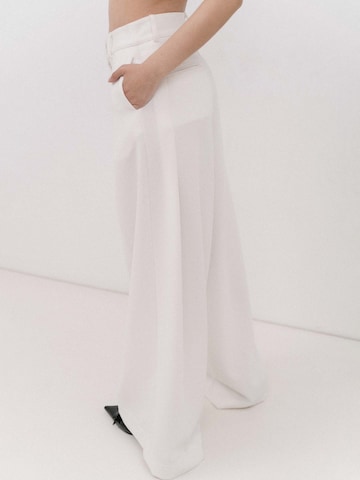 4TAILORS Zvonové kalhoty Kalhoty – bílá