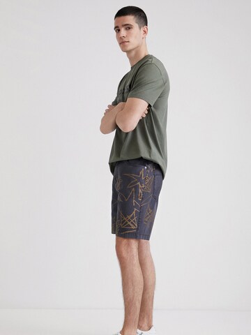 Desigual Regular Shorts 'Template' in Blau: predná strana