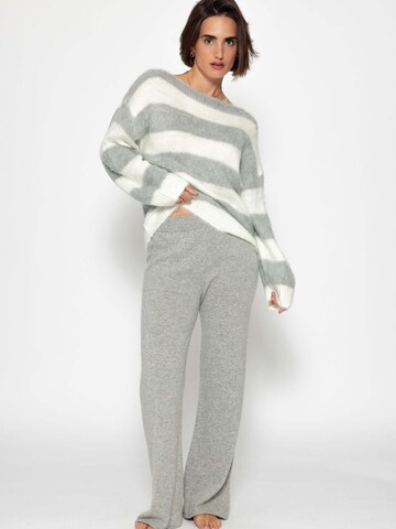 SASSYCLASSY Pullover in Grau