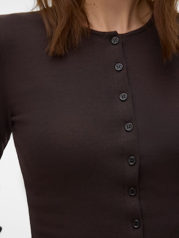 VERO MODA Gebreid vest 'EMMA' in Bruin