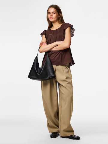 T-shirt 'PCAstrid' PIECES en marron