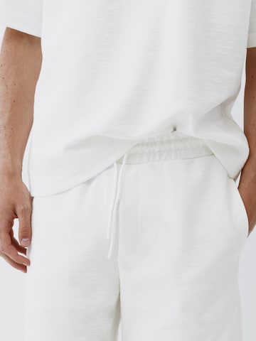 Loosefit Pantaloni di Pull&Bear in bianco