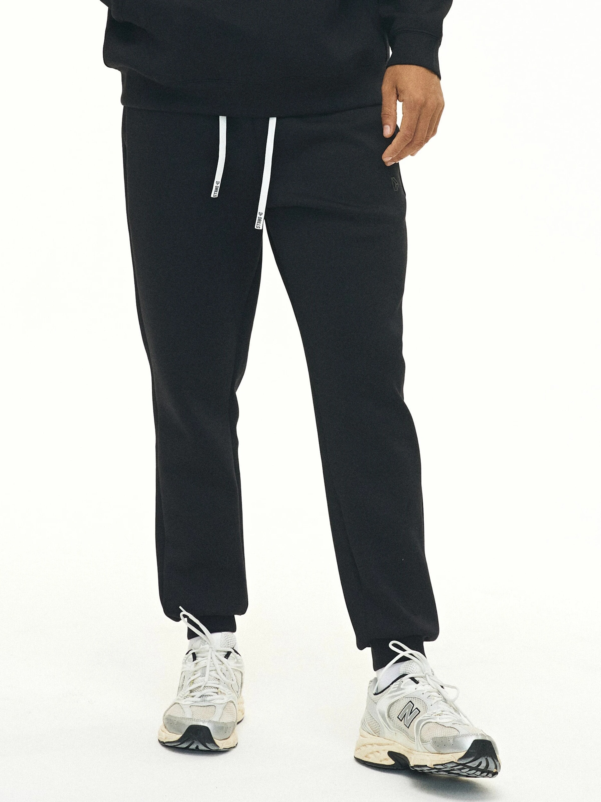 DRILLS Apparel - Tapered Pantalón 'RECREATION Scuba Jogger' en negro