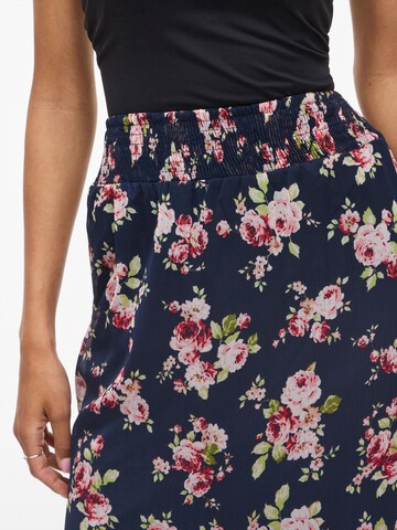 Gonna 'VIEmma' di VILA in blu