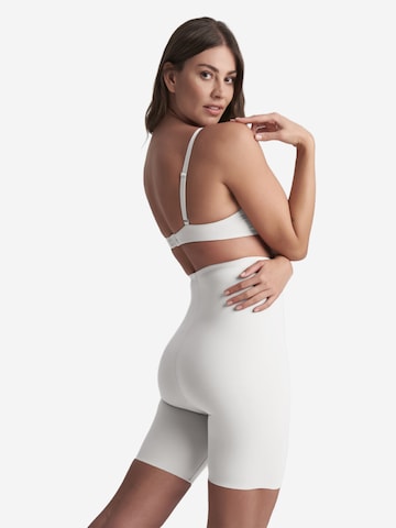 Bye Bra Shapingbroek 'Sculpting High Waist Short' in Wit