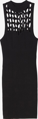 Rochie de la Bershka pe negru: față