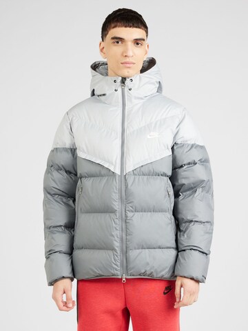 Nike Sportswear Jacke in Grau: Vorderseite