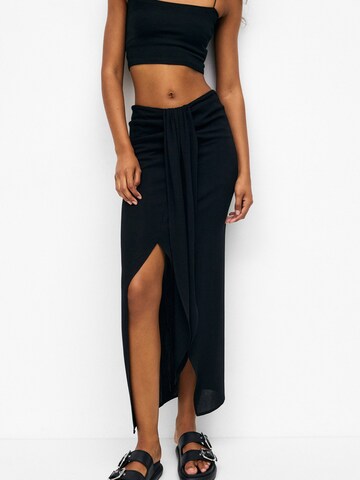 Pull&Bear Skirt in Black: front