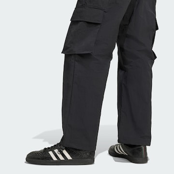 ADIDAS ORIGINALS Loosefit Cargohose in Schwarz