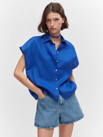 MANGO Blouse in Blauw: voorkant