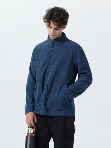 YOUTHUP Between-Season Jacket in Blue