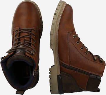 MUSTANG - Botas com atacadores em castanho