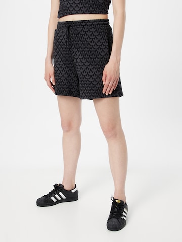 Regular Pantaloni 'Trefoil Monogram' de la ADIDAS ORIGINALS pe negru: față