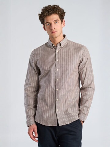 Coupe regular Chemise Lindbergh en rouge