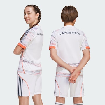 ADIDAS PERFORMANCE Λειτουργικό μπλουζάκι 'FC Bayern München 2025/2026' σε λευκό