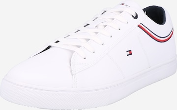 Baskets basses TOMMY HILFIGER en blanc : devant