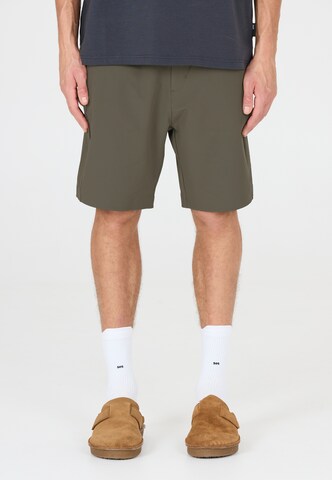 SOS Regular Sportshorts in Grün: Vorderseite