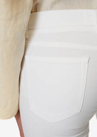 Coupe slim Pantalon 'Lulea' Marc O'Polo en blanc
