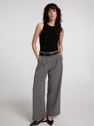 SELECTED FEMME Wide leg Pleat-Front Pants in Grey