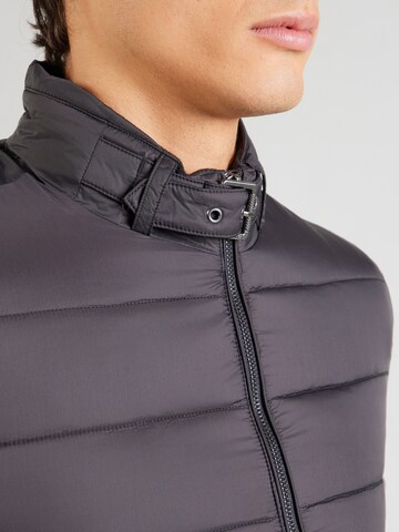 Superdry Tussenjas in Zwart