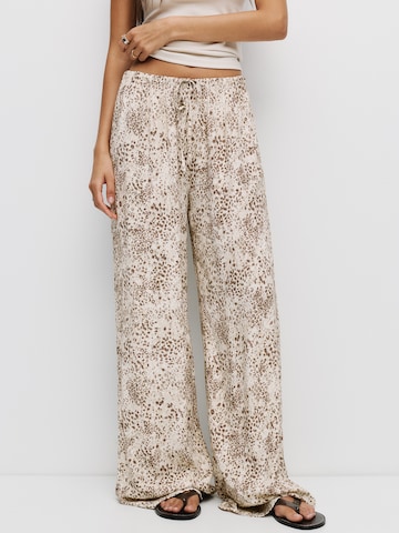 Largi Pantaloni de la Pull&Bear pe maro: față