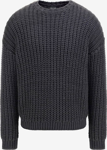 GUESS Sweater in Grey: front