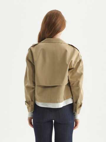 TorWeit Between-Seasons Coat 'Double-breasted cropped trench coat' in Green