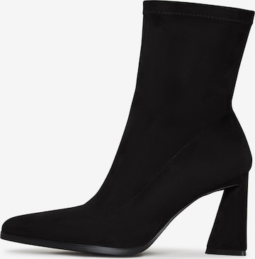 CESARE GASPARI Ankle Boots in Black: front