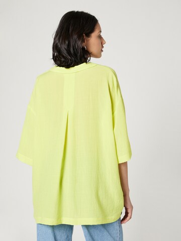 florence by mills exclusive for ABOUT YOU - Blusa 'Break Time' en amarillo