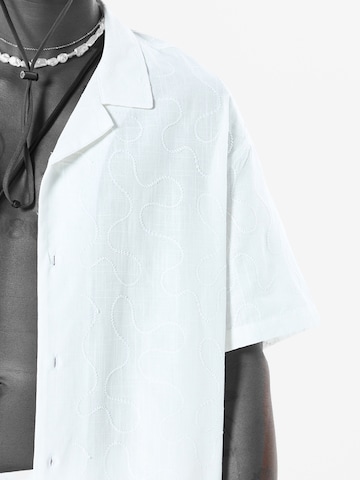 VAMOS CLO Comfort fit Button Up Shirt 'Amaranth' in White