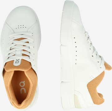 On Platform trainers 'THE ROGER Advantage' in White
