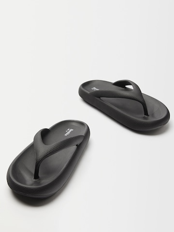 Bershka Strandschuh in Schwarz