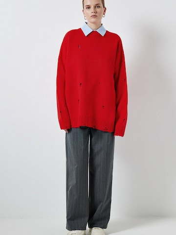Touché Privé Pullover 'Distressed Knit Sweater'‌ in Rot