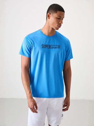 Tommy Life T-Shirts in Blau: Vorderseite