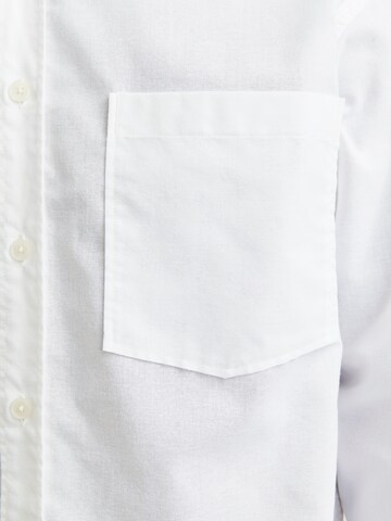 JACK & JONES - Ajuste confortable Camisa 'JORMARGATE' en blanco