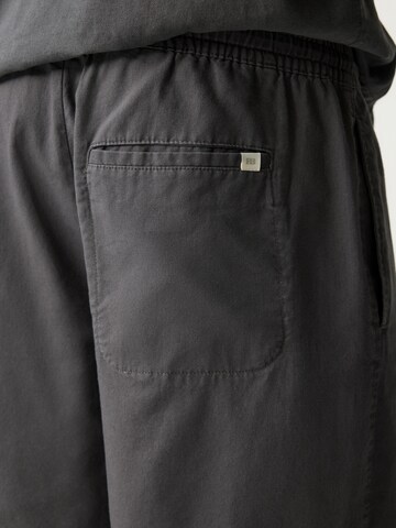 Pull&Bear Loose fit Trousers in Grey