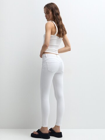 Pull&Bear Slimfit Jeans i vit