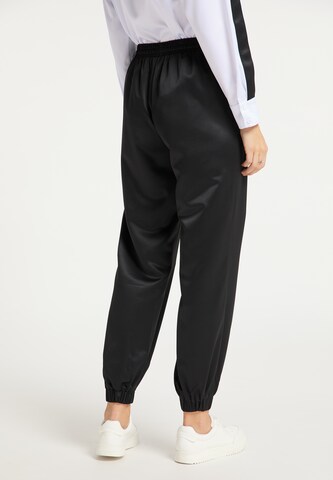 RISA - Tapered Calças em preto