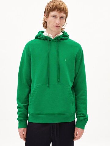 ARMEDANGELS Sweatshirt 'Paaro' in Groen: voorkant