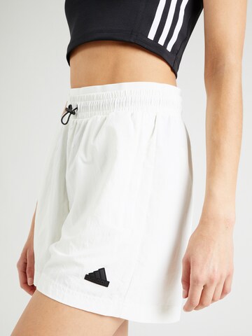 ADIDAS SPORTSWEAR Loosefit Παντελόνι φόρμας 'City Escape' σε λευκό